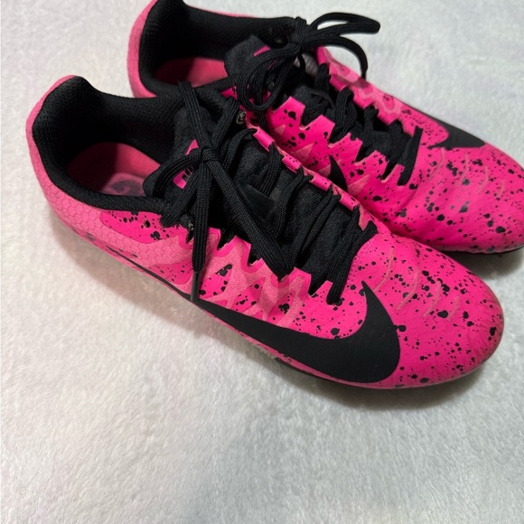 Nike Pink and Black Athletic Shoes with Speckled Design - Picture 2 of 7